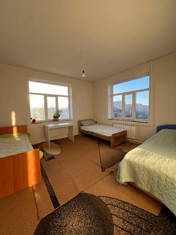 Emir Guest House In Каракол Стая снимка