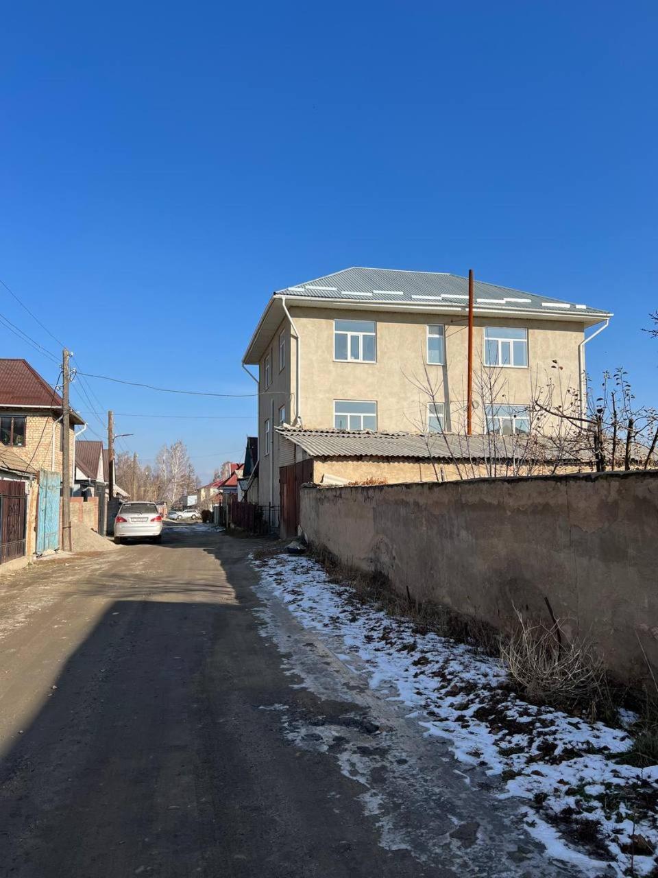Emir Guest House In Каракол Екстериор снимка