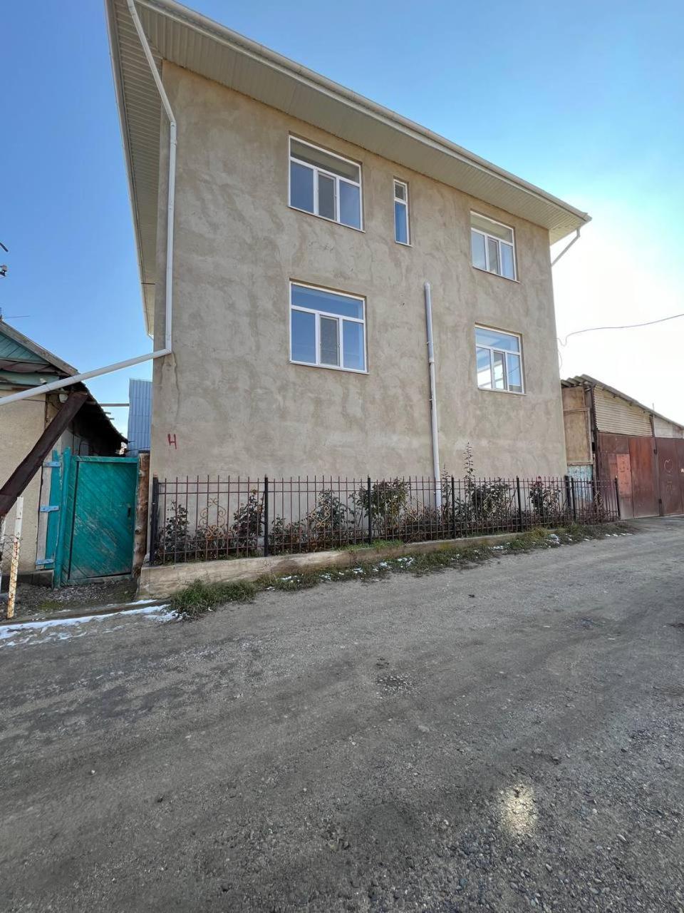 Emir Guest House In Каракол Екстериор снимка