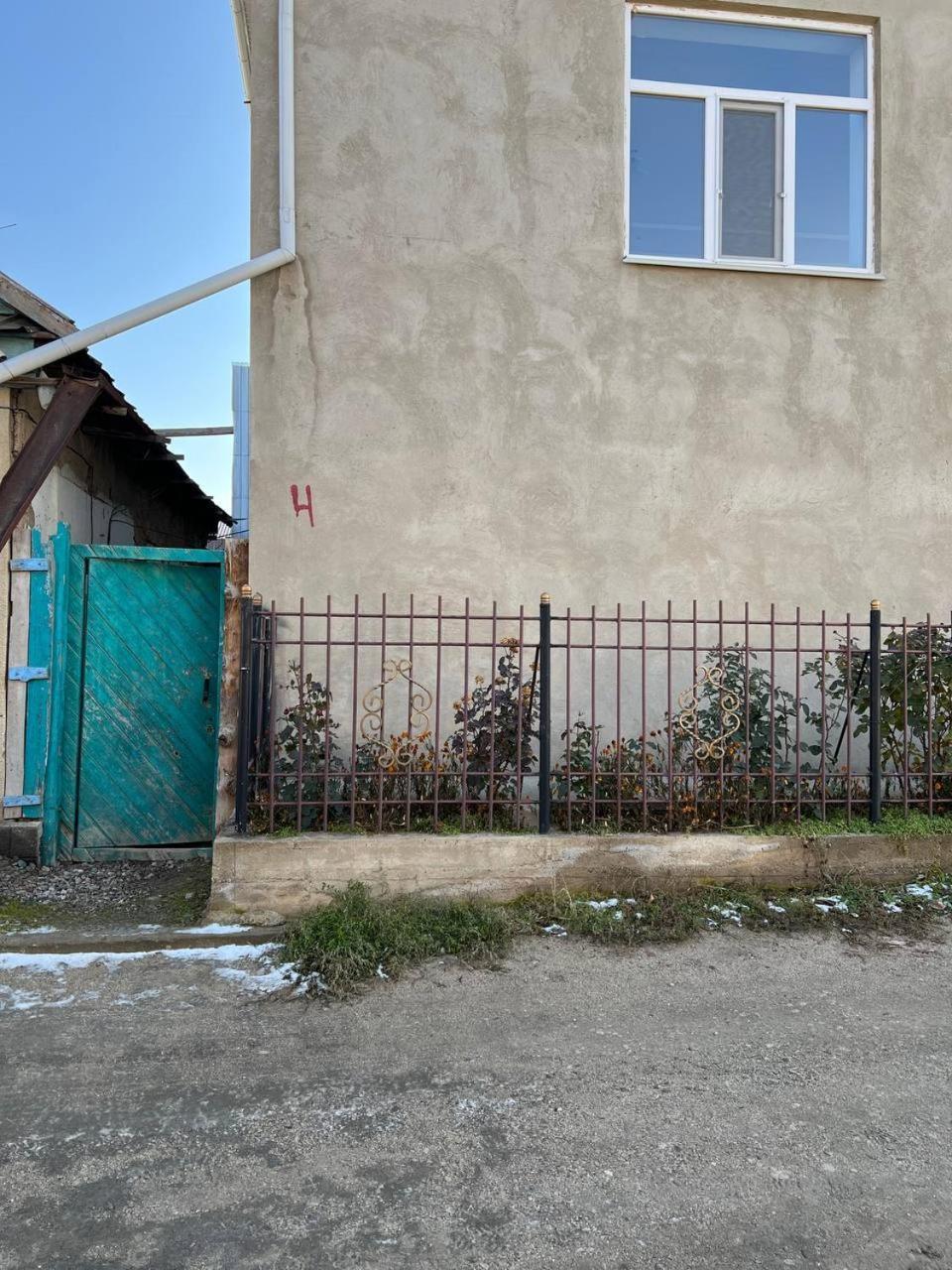 Emir Guest House In Каракол Екстериор снимка