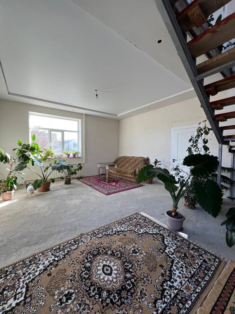 Emir Guest House In Каракол Екстериор снимка