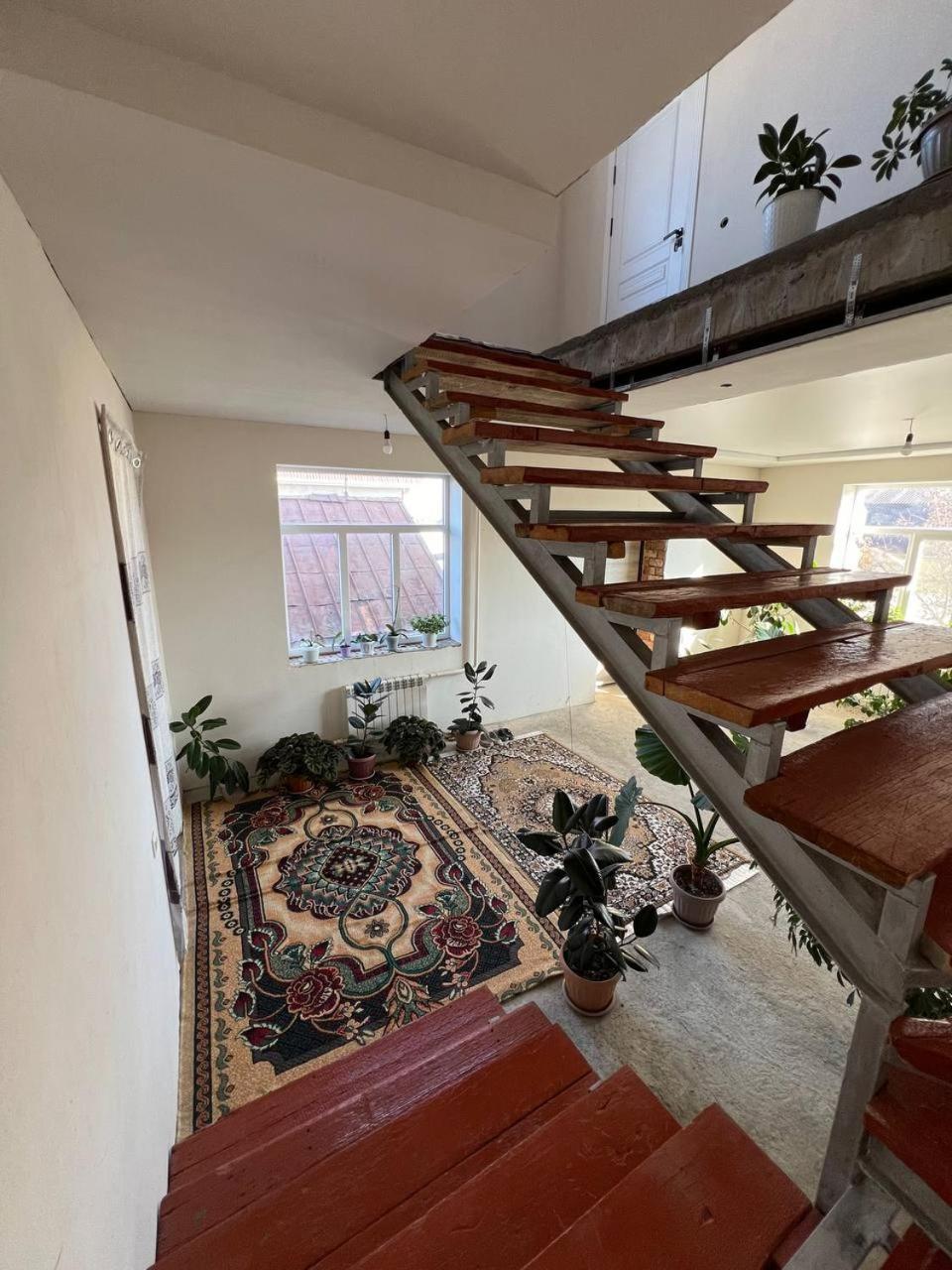 Emir Guest House In Каракол Екстериор снимка
