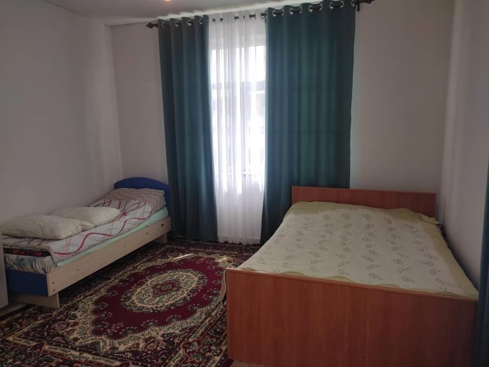 Emir Guest House In Каракол Екстериор снимка
