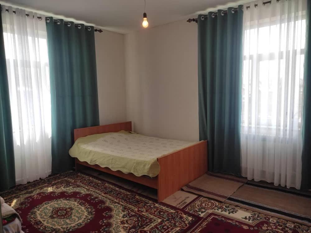 Emir Guest House In Каракол Екстериор снимка