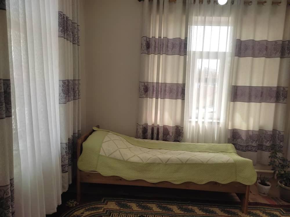 Emir Guest House In Каракол Екстериор снимка