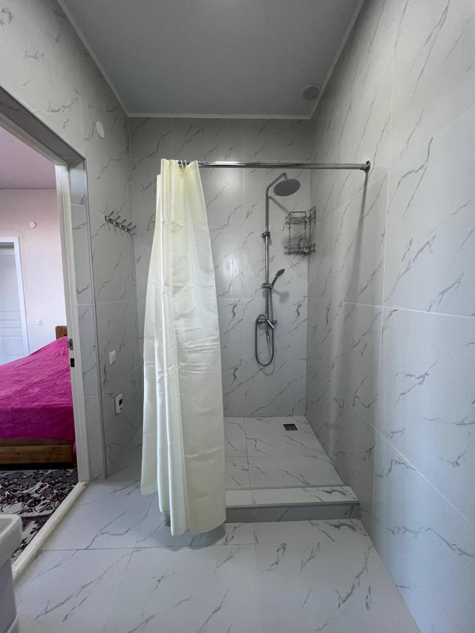 Emir Guest House In Каракол Стая снимка