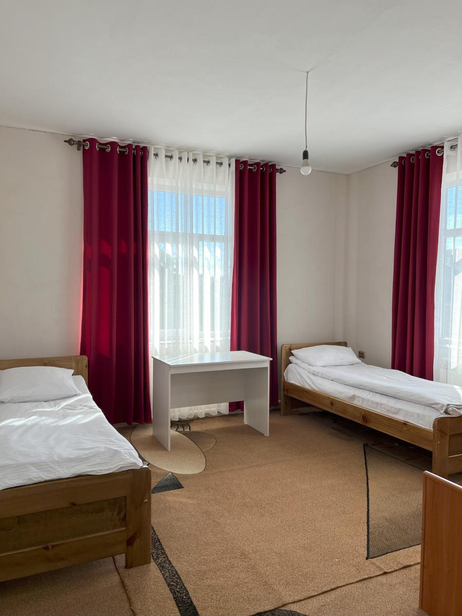 Emir Guest House In Каракол Екстериор снимка