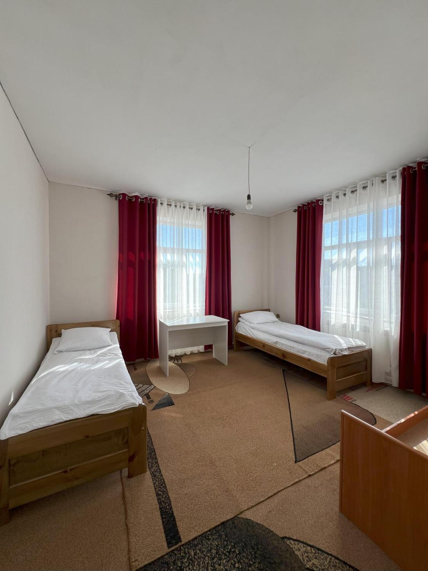 Emir Guest House In Каракол Екстериор снимка