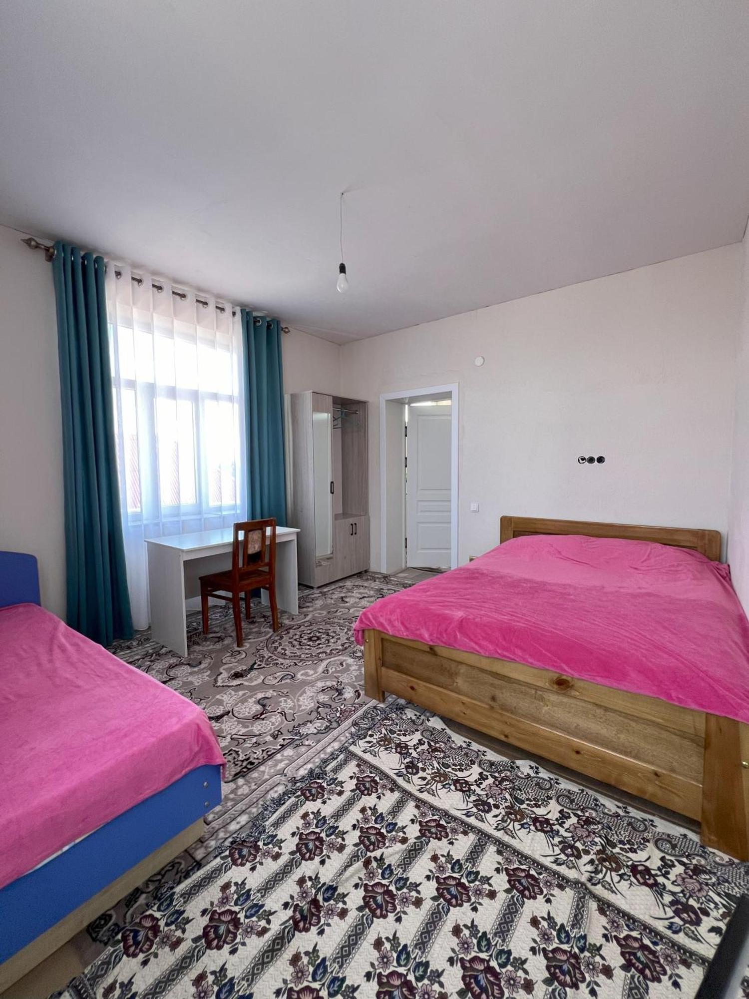 Emir Guest House In Каракол Екстериор снимка