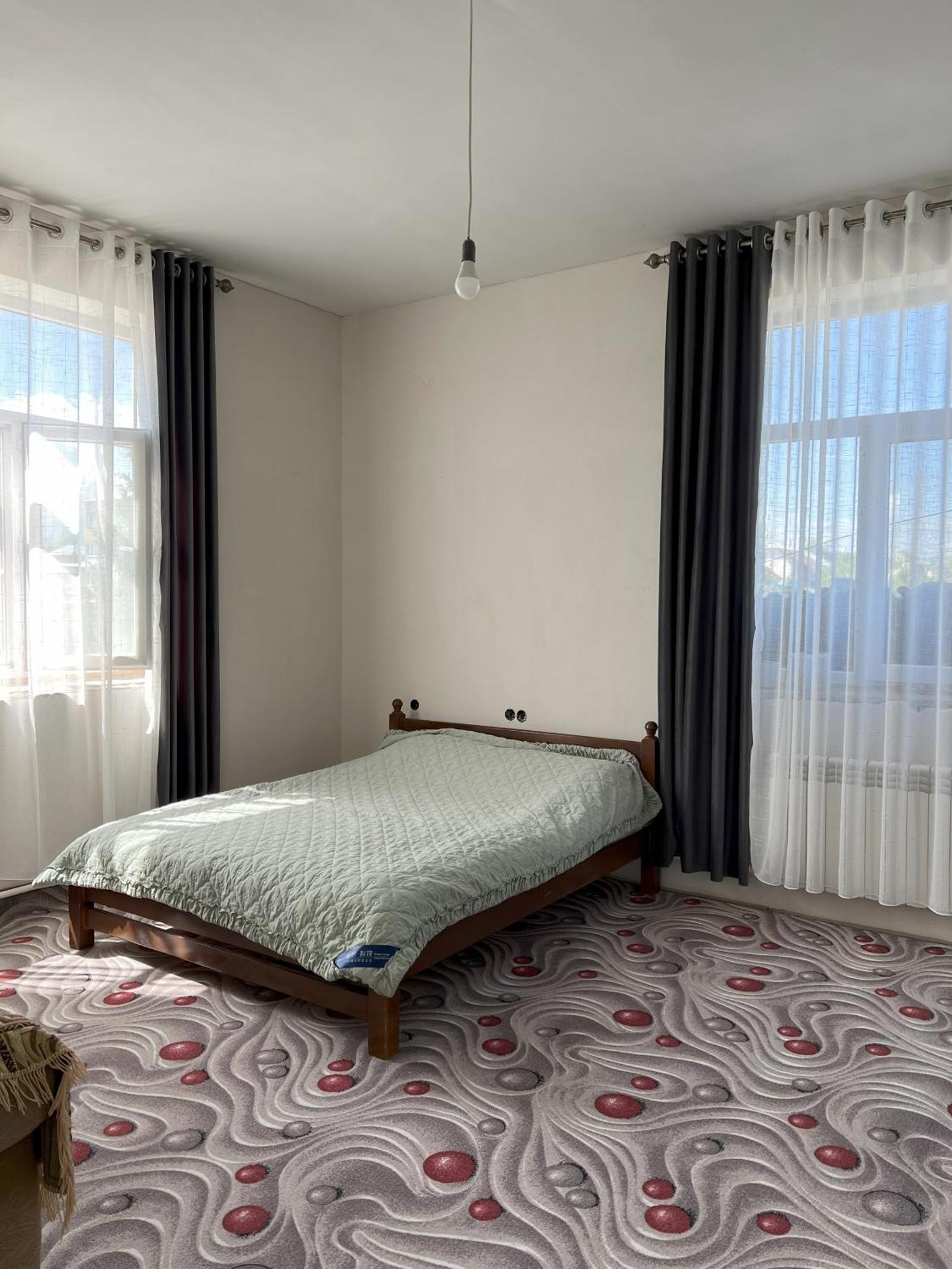 Emir Guest House In Каракол Екстериор снимка